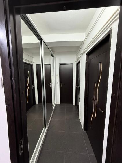 Apartament cu 3 camere circular, mobilat în Rovine