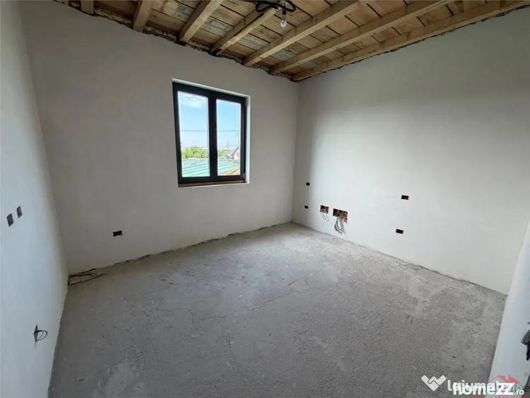 Casă cu 4 camere cu Teren 250 Mp în Vânători