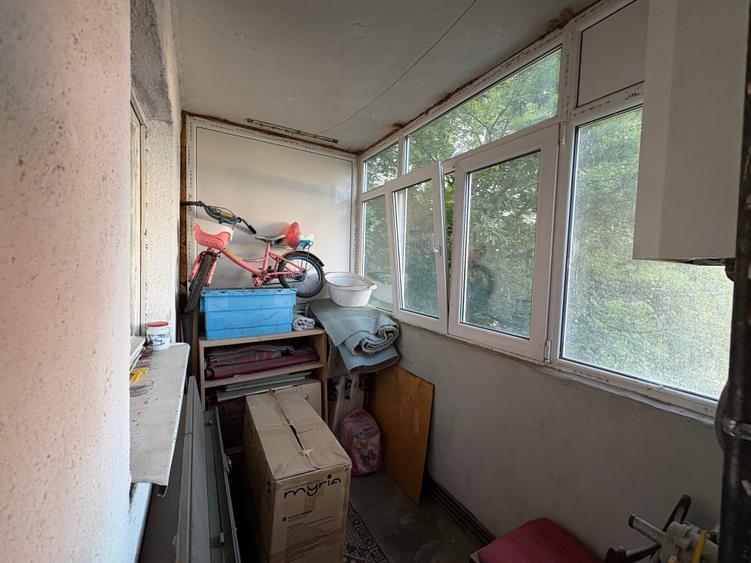 Apartament cu 3 camere decomandat în Lujerului