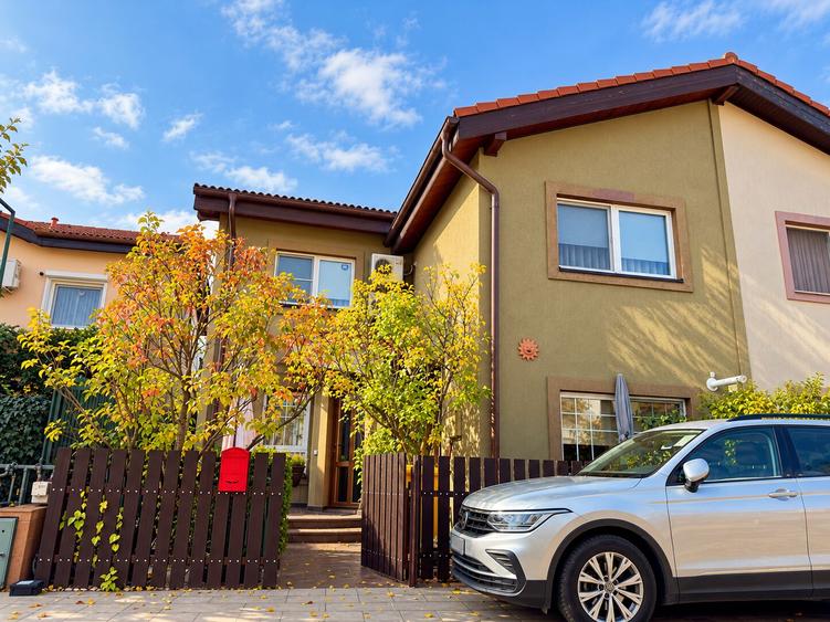 Duplex cu 5 camere cu Canalizare în Iancu Nicolae