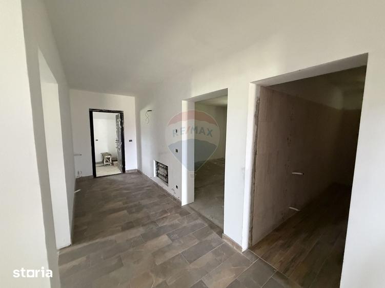 Casă cu 5 camere cu Teren 3960 Mp în Milcovul