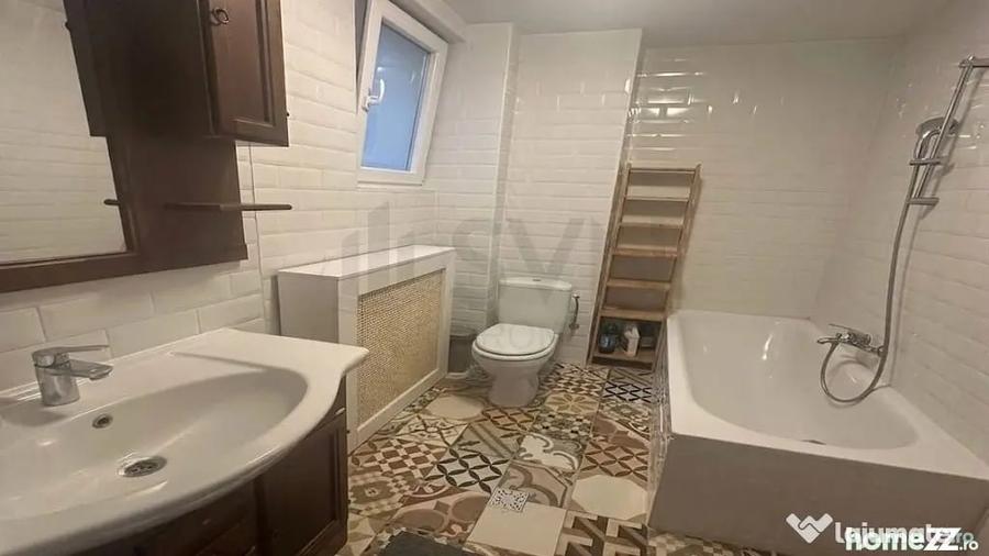 Apartament cu 3 camere semidecomandat în Cișmigiu