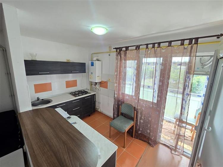 Apartament cu 2 camere decomandat, mobilat în Nicolina