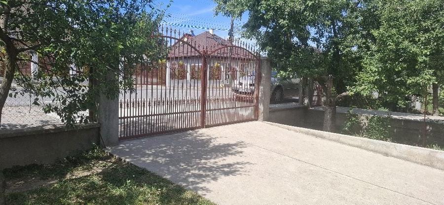 Casă cu 4 camere în Hereclean