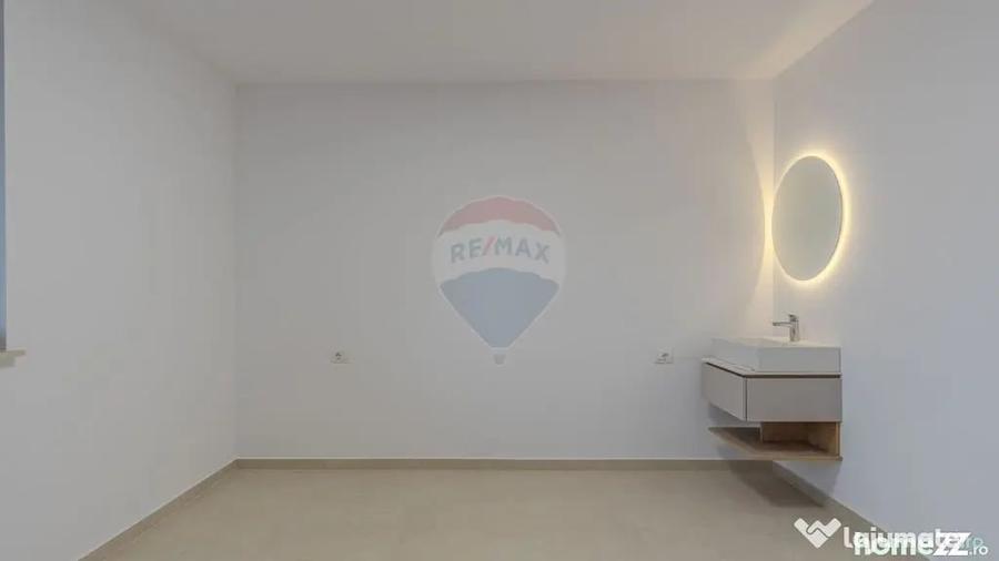 Apartament cu 9 camere decomandat în Astra