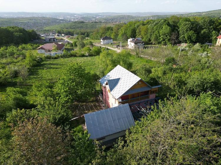 Casă individuală cu 3 camere cu Teren 2000 Mp în Bârnova