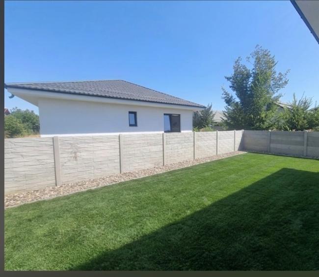Casă individuală cu 4 camere cu Canalizare în Domnești