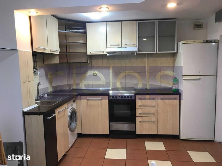 Apartament cu 3 camere decomandat în Tei