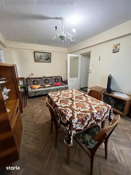 Apartament cu 3 camere semidecomandat în Brăilița