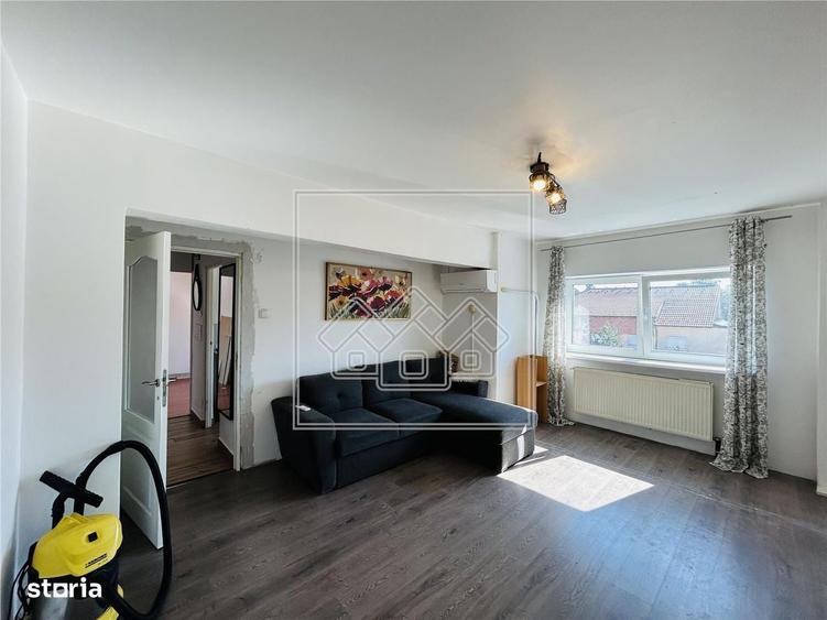 Apartament cu 2 camere decomandat în Ștrand