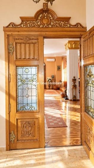 Casă individuală cu 9 camere cu Canalizare în Cotroceni