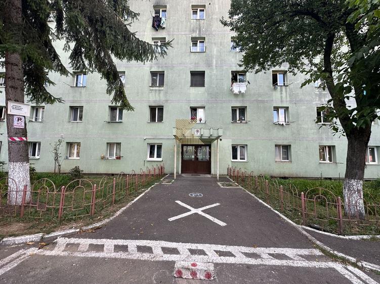 Camera cu baie, renovata complet, Str. Serii 2, prima inchiriere - 11