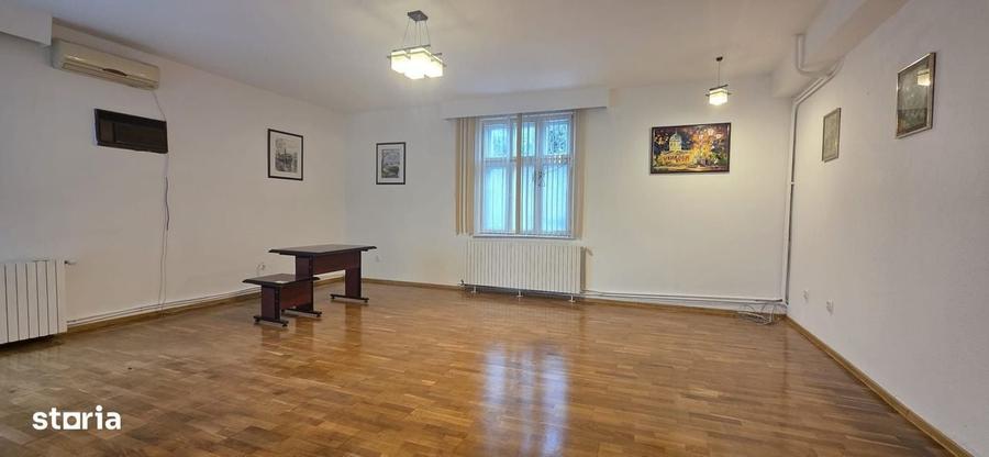 Casă cu 4 camere în Far