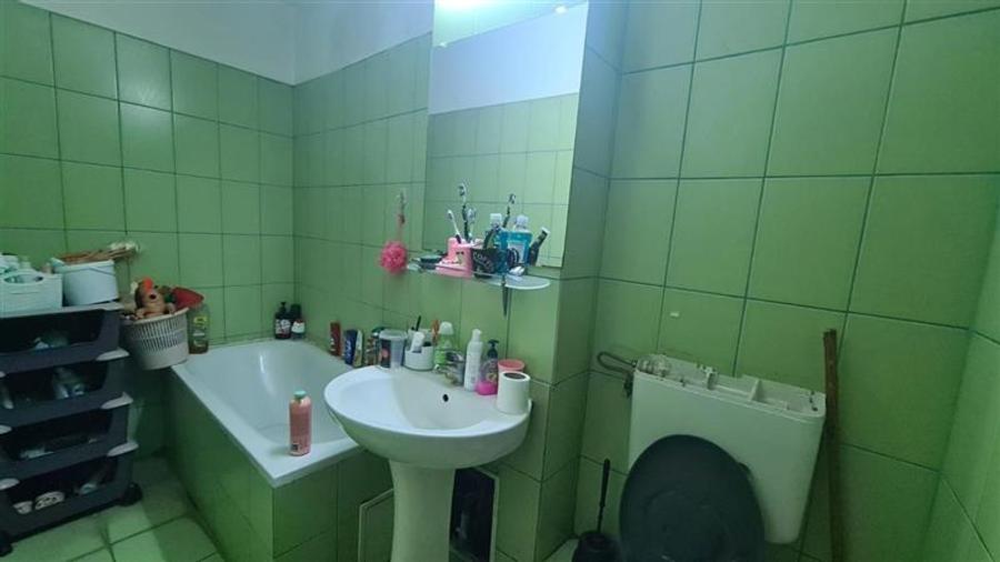 Apartament cu 5 camere decomandat, mobilat în Girocului