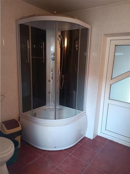 Casă cu 9 camere cu Canalizare în Cârlig