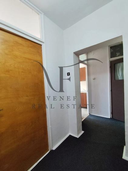 Apartament cu 3 camere semidecomandat în Tei