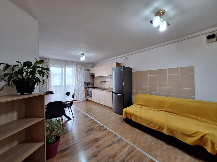 Apartament cu 3 camere semidecomandat, mobilat în Florești — fotografia 1