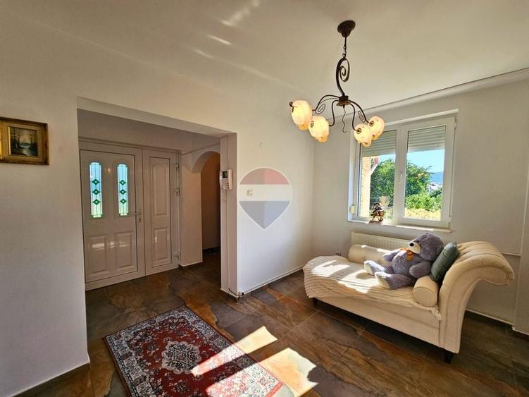 Duplex cu 7 camere cu Teren 386 Mp în Bănești