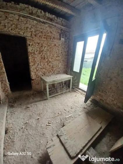 Casă cu 2 camere cu Teren 360 Mp în Central
