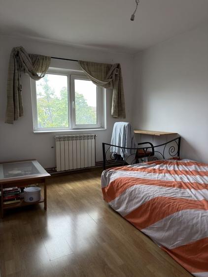 Apartament cu 3 camere decomandat în Lipovei