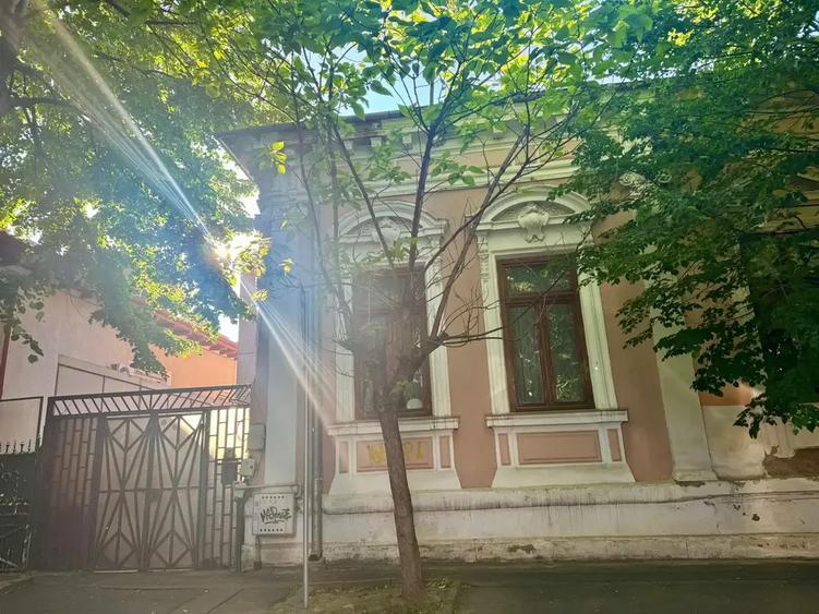 Casă cu 7 camere cu Canalizare în Armeneasca