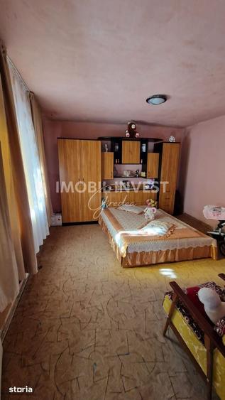 Casă cu 5 camere cu Teren 1750 Mp în Central