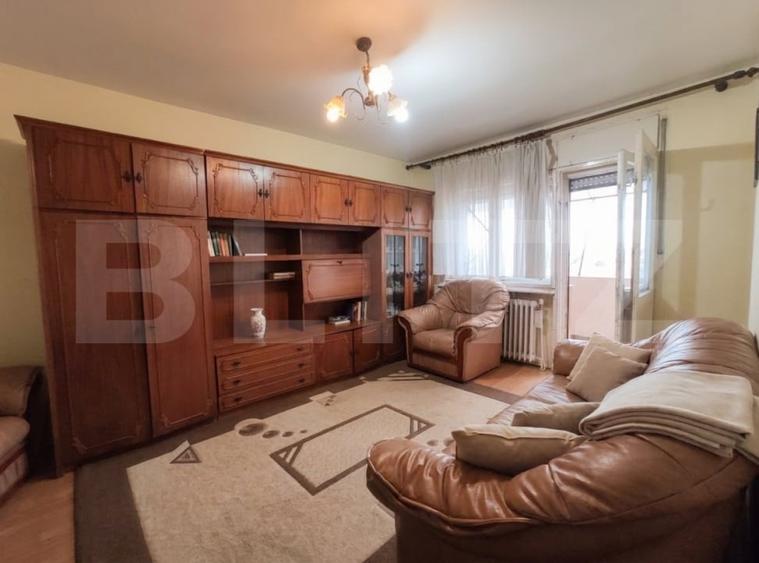 Apartament cu 3 camere semidecomandat, mobilat în 14 Mai