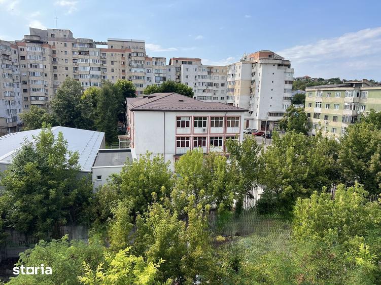 Apartament cu 4 camere în Păcurari — fotografia 1