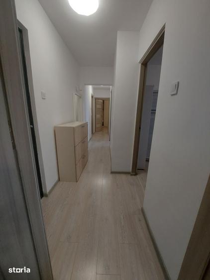 Apartament cu 3 camere decomandat în Micro 4