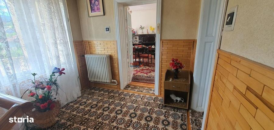 Casă cu 4 camere în Central