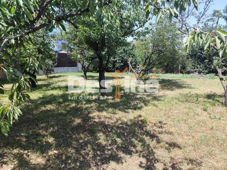 Duplex cu 10 camere cu Canalizare în Albert