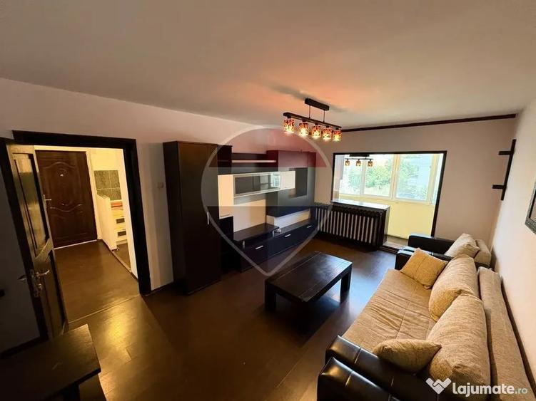 Apartament cu 4 camere semidecomandat în Traian