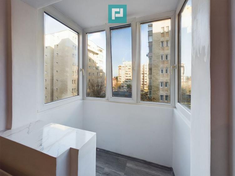 Apartament cu 3 camere semidecomandat în Aurel Vlaicu