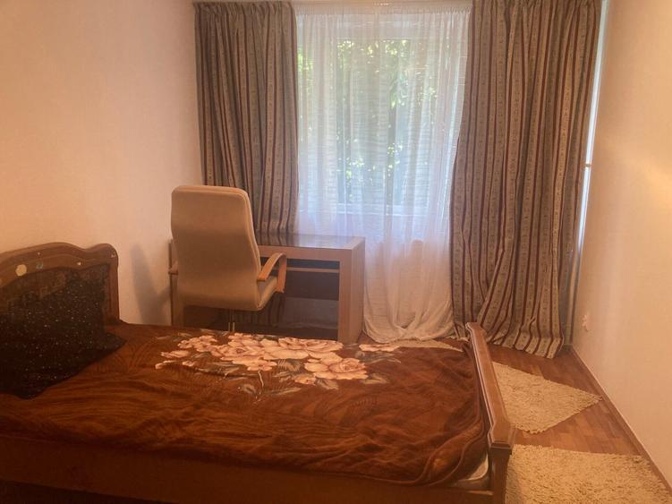 Apartament cu 3 camere decomandat în Colentina