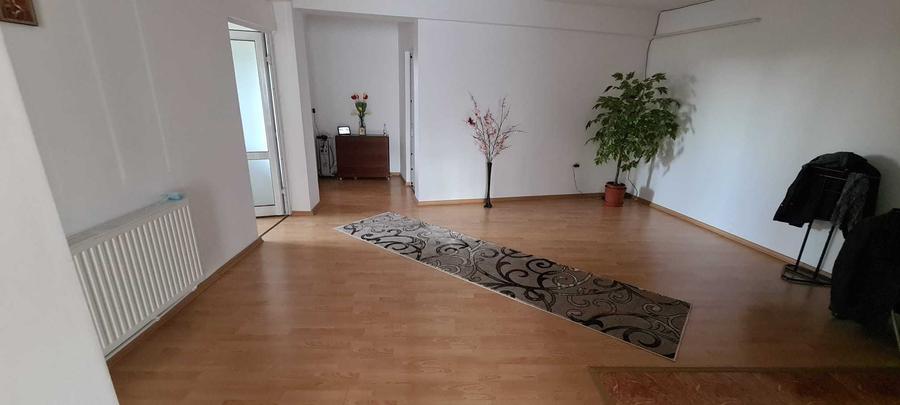 Apartament cu 3 camere decomandat în Sfântu Ilie