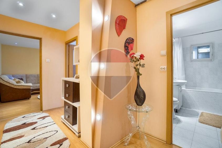 Apartament cu 3 camere decomandat în Central