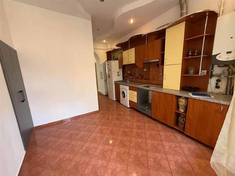 Apartament cu 2 camere nedecomandat în Central