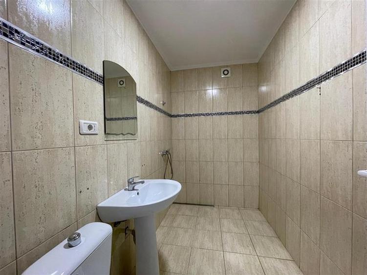 Apartament cu 5 camere decomandat în E3