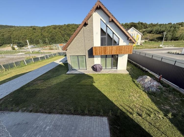 Casă individuală cu 6 camere cu Teren 500 Mp în Sălicea