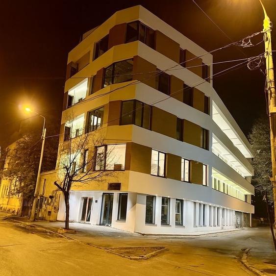 Apartament cu 3 camere semidecomandat în Ferdinand