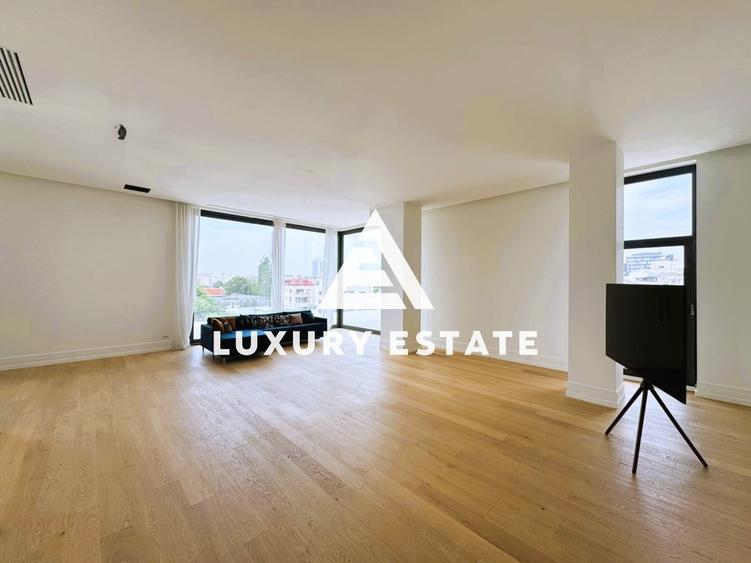 Penthouse cu 4 camere decomandat în Grădina Icoanei