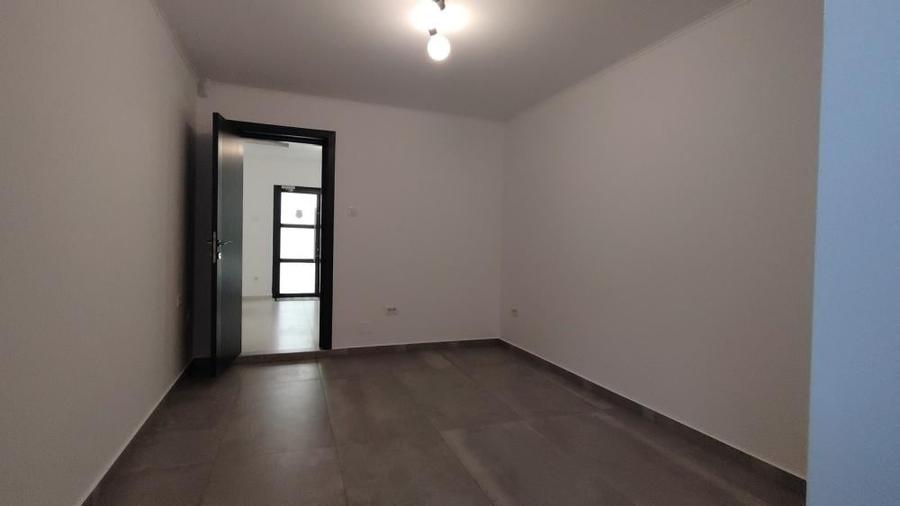 Casă cu 5 camere cu Teren 300 Mp în Unirii