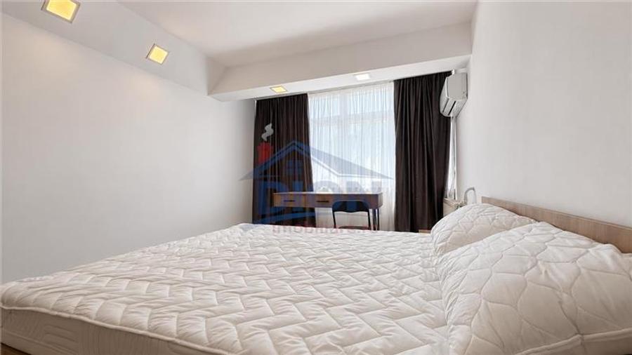 Apartament cu 3 camere semidecomandat, mobilat în Cantemir