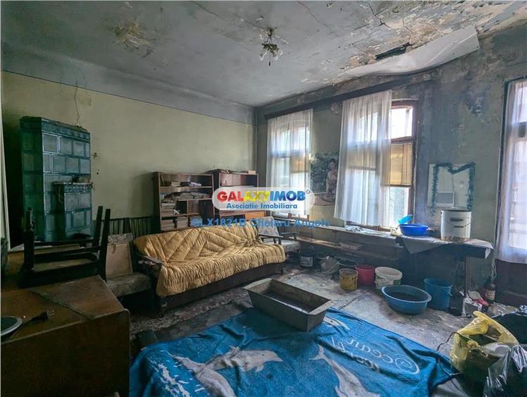 Casă cu 8 camere cu Teren 293 Mp în Unirii