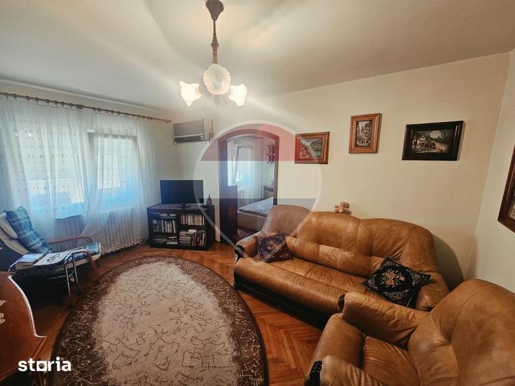 Apartament cu 4 camere decomandat în Central