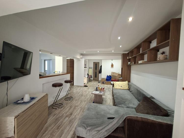 Apartament cu 3 camere decomandat în Exterior Vest