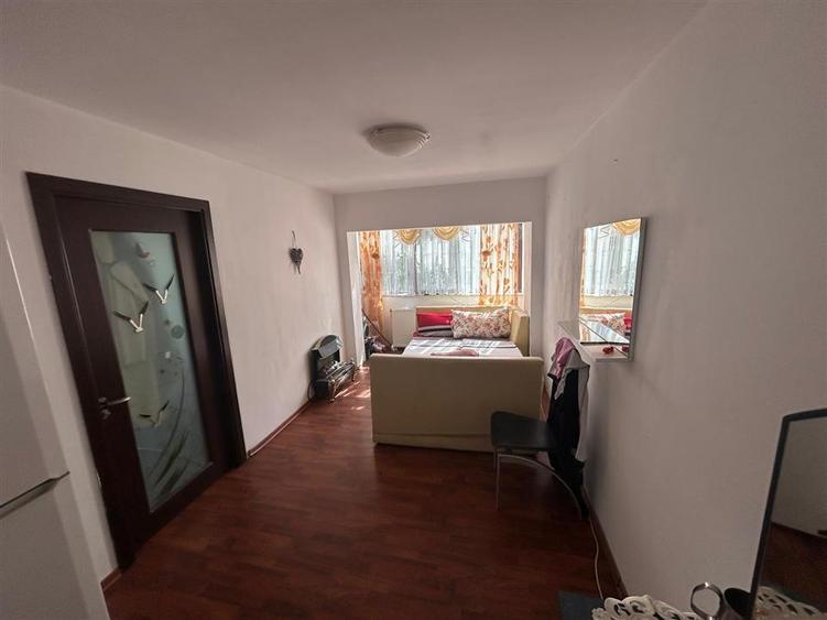 Apartament cu 4 camere decomandat în Brăilei