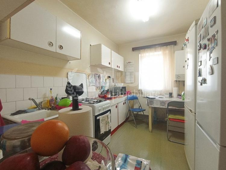 Apartament cu 4 camere decomandat, mobilat în Gruia