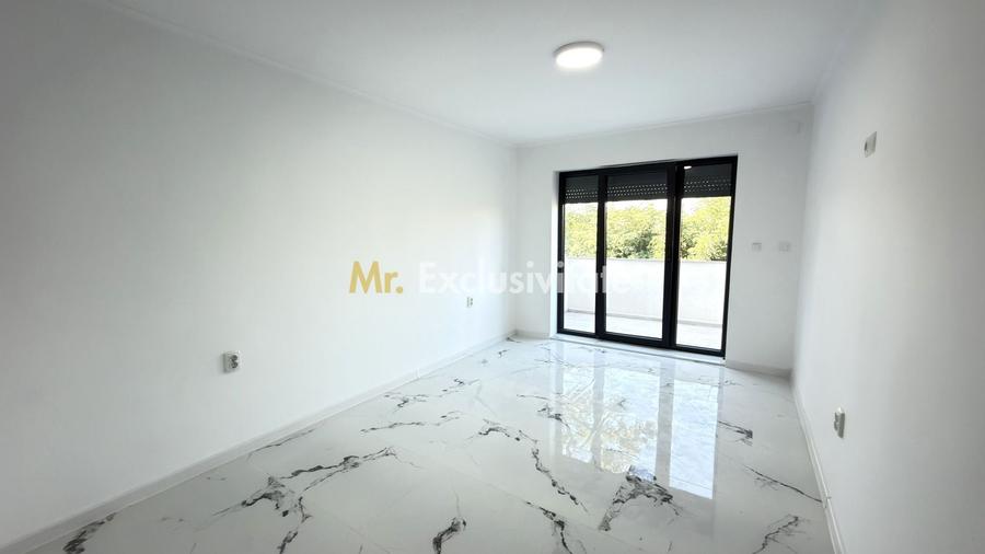 Apartament cu 3 camere semidecomandat în Sud-Vest