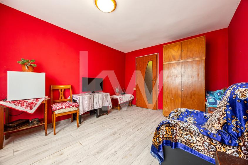 Apartament cu 3 camere semidecomandat în Noua